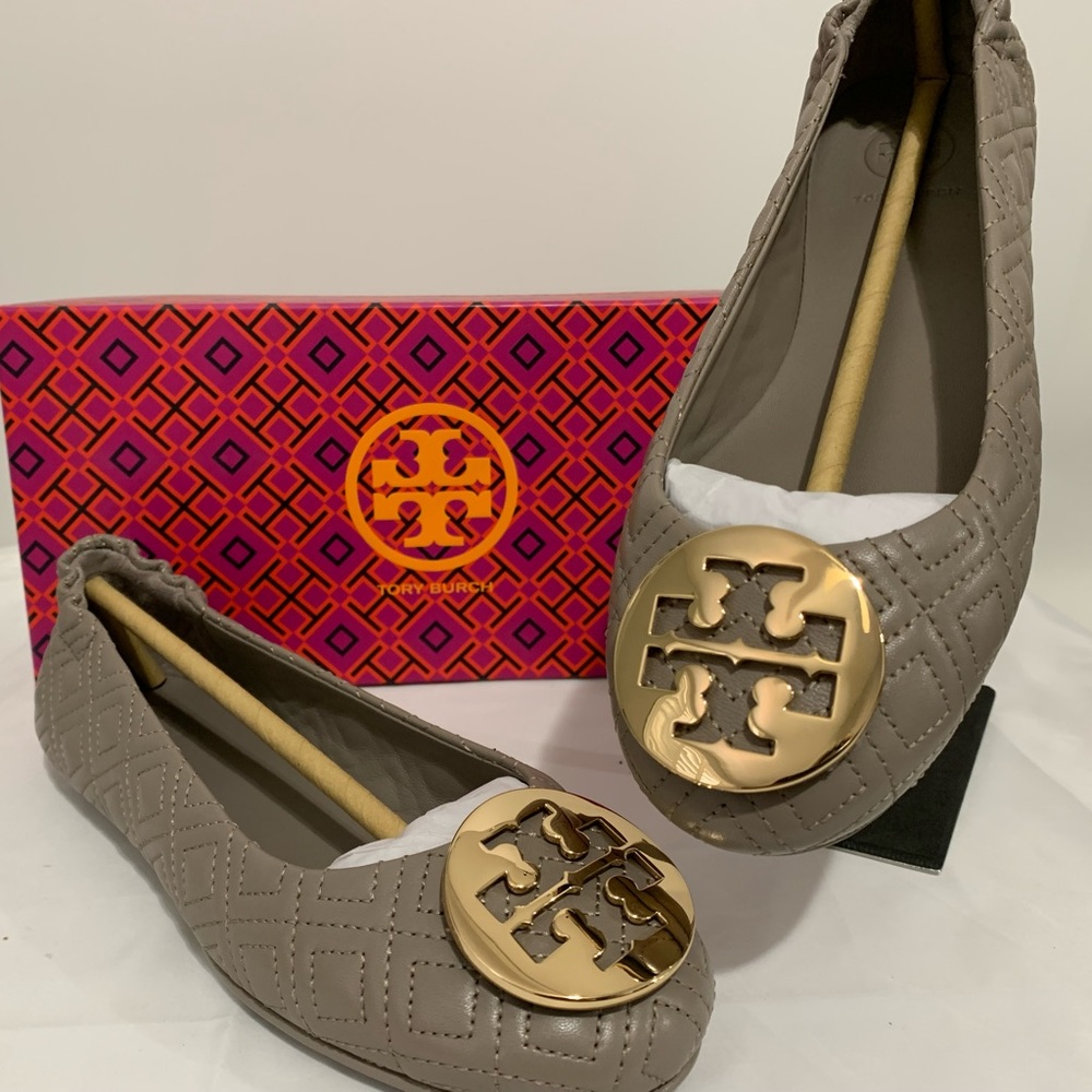 NIB TORY BURCH Quilted Minnie Travel in NEUTRAL Dust Storm/Gold (Sz 6)!!